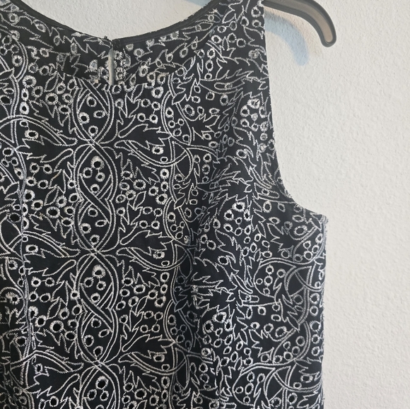 Flores & Flores Eyelet Sleevless Dress Sz 10 Black White Lined Sheath - Picture 7 of 14
